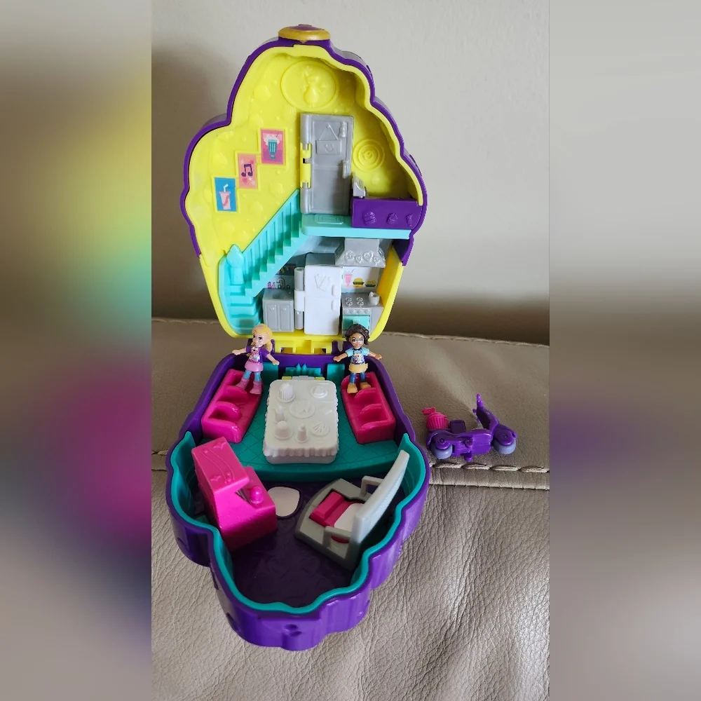 Polly Pocket‎ Big World Sweet Treat Cupcake Compact 2017 Mattel - Picture 3 of 3